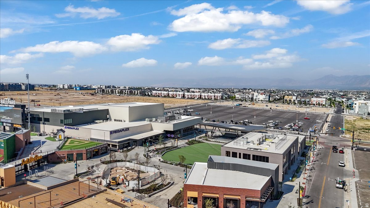 DAYBREAK - Residential