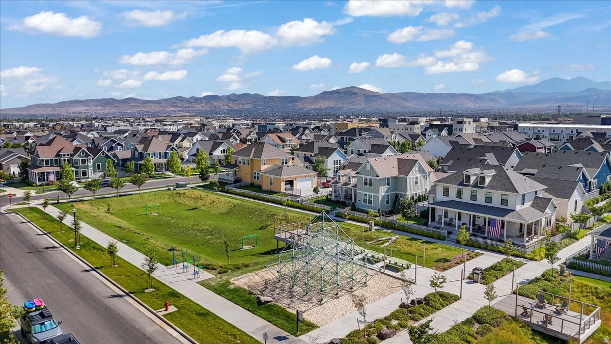 DAYBREAK - Residential