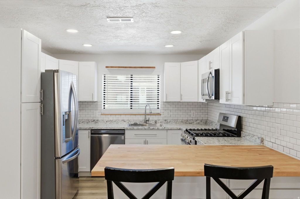 Photo of 1325 LINCOLN AVE #43, Ogden, UT 84404 (MLS # 2141291)