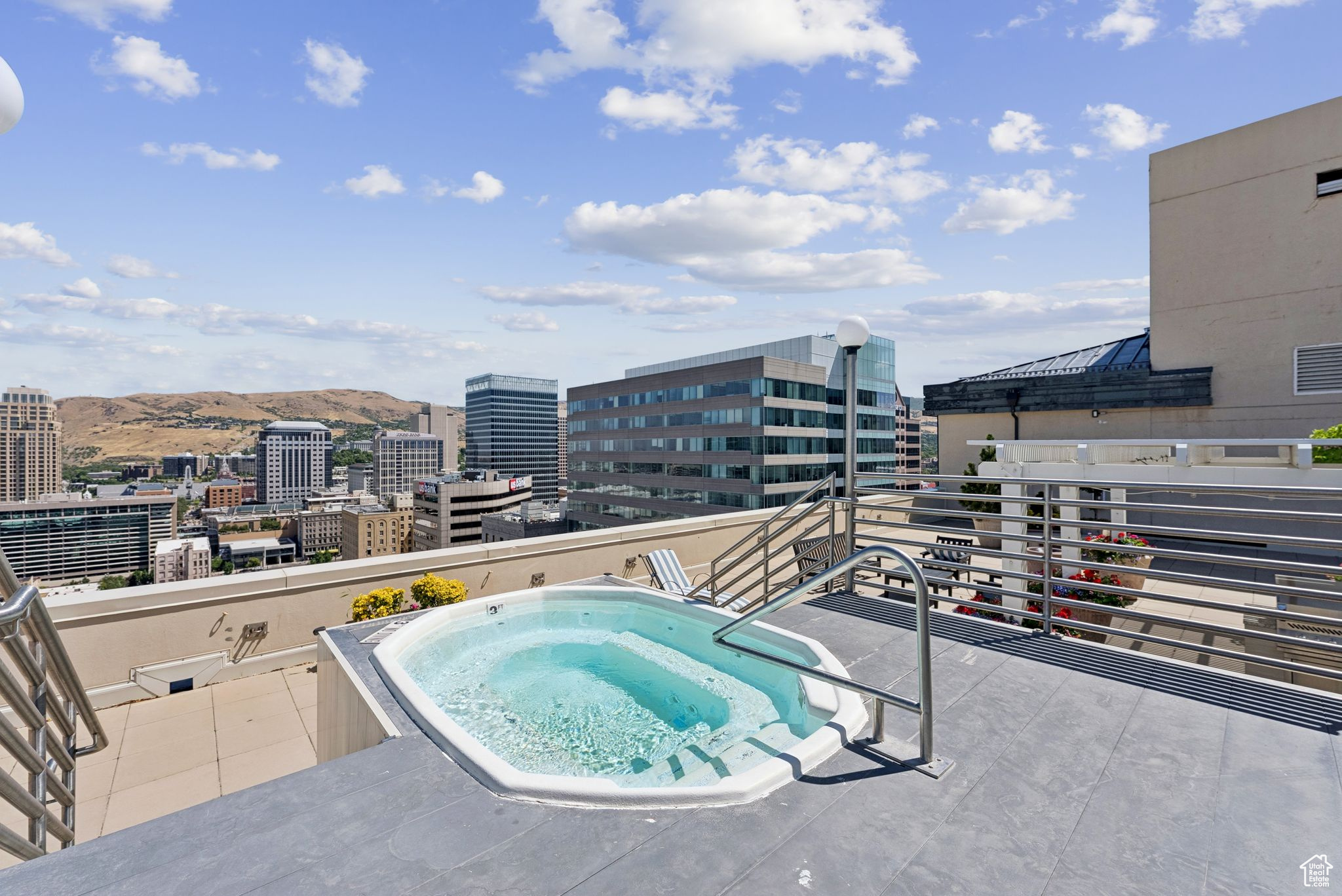 AMERICAN TOWERS - Residential