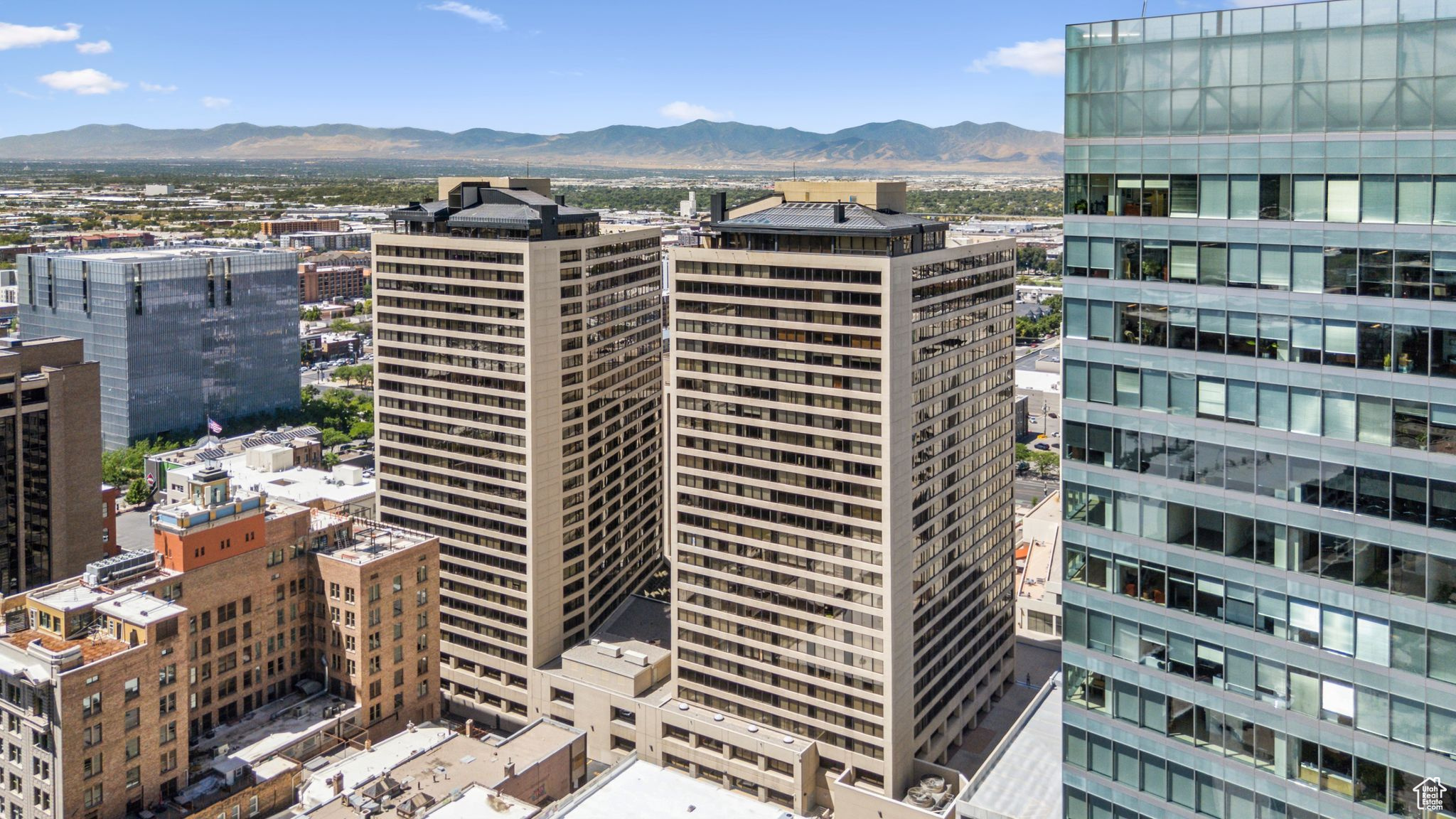 AMERICAN TOWERS - Residential