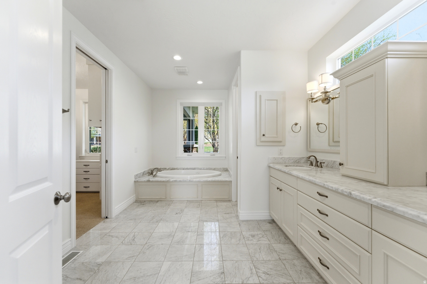 DUTCH FIELDS - Residential