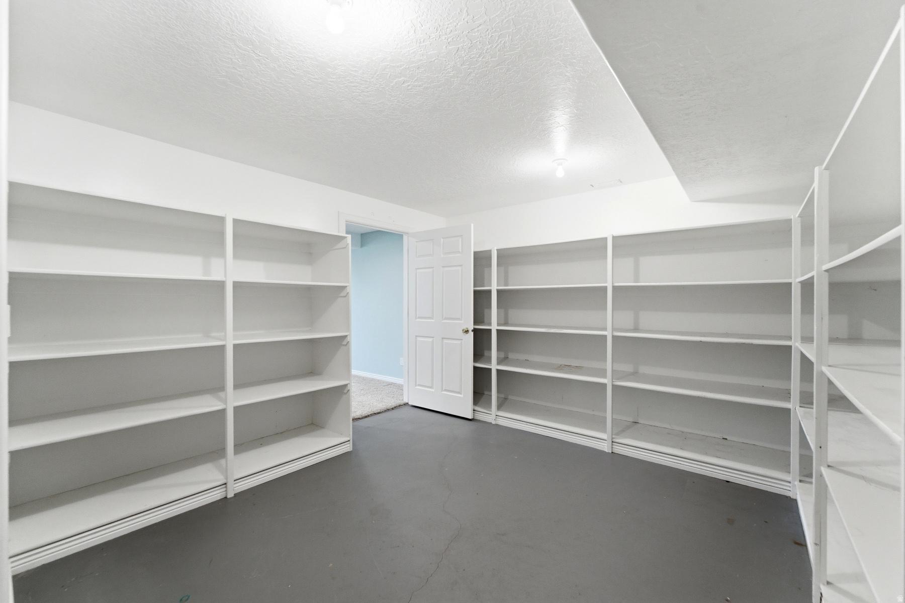 DUTCH FIELDS - Residential