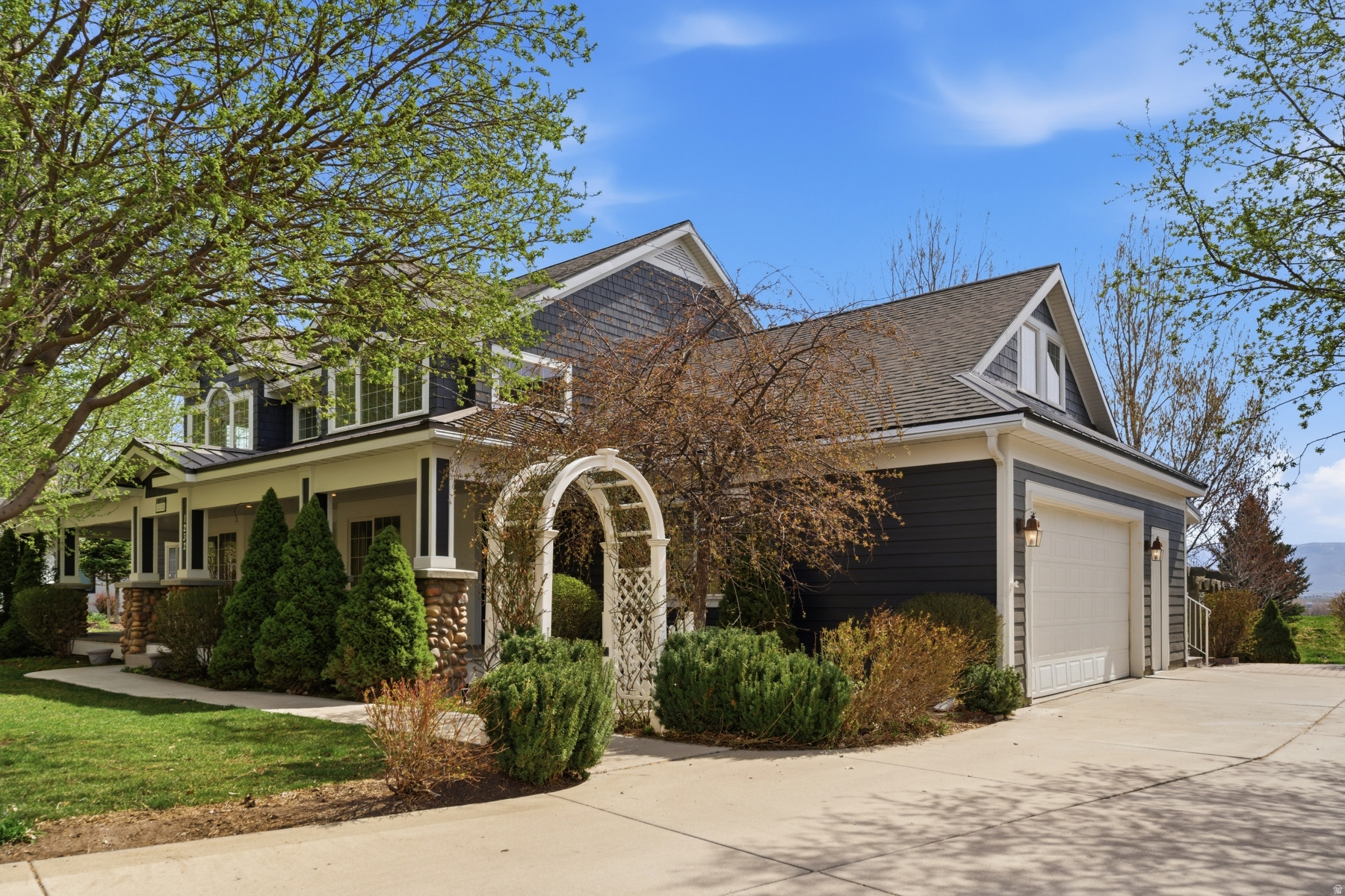 DUTCH FIELDS - Residential