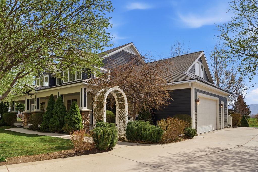 Photo of 1232 N DUTCH FIELDS PKWY, Midway, UT 84049 (MLS # 2146788)