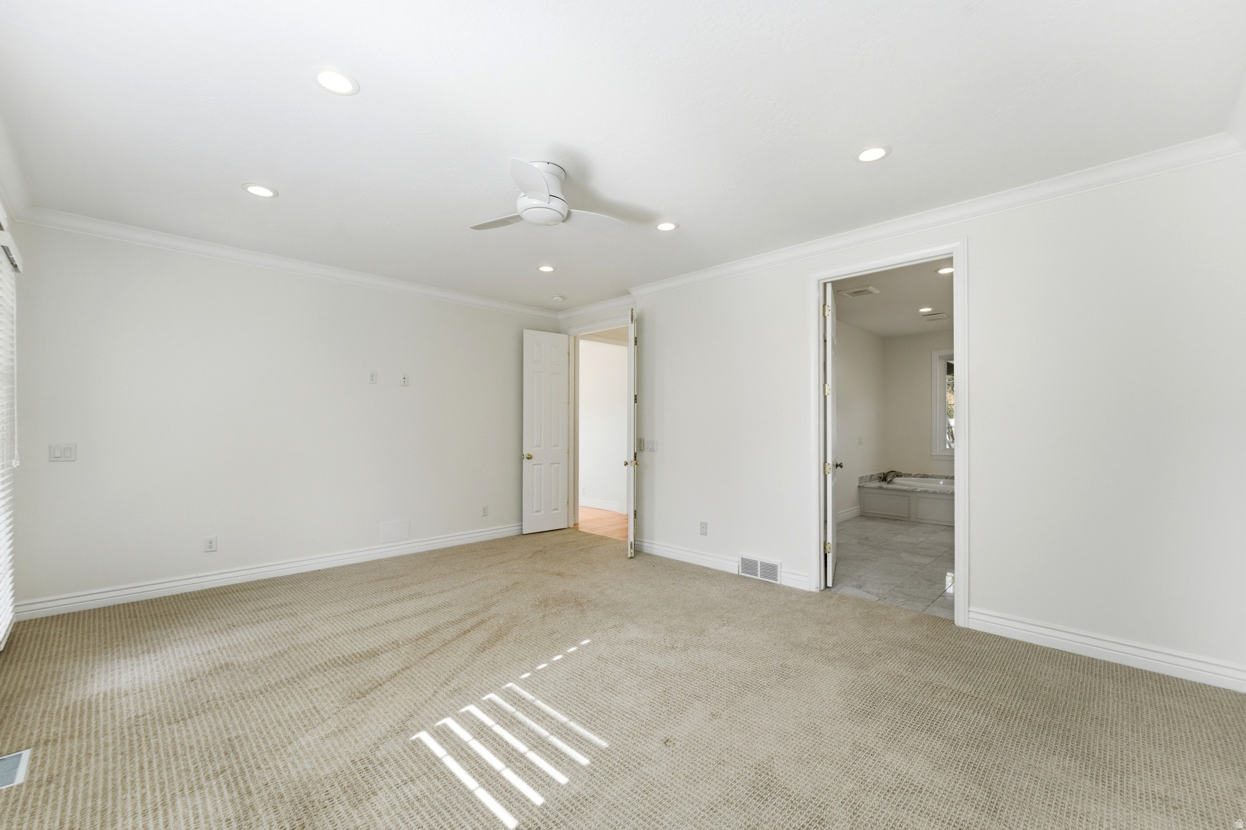 DUTCH FIELDS - Residential