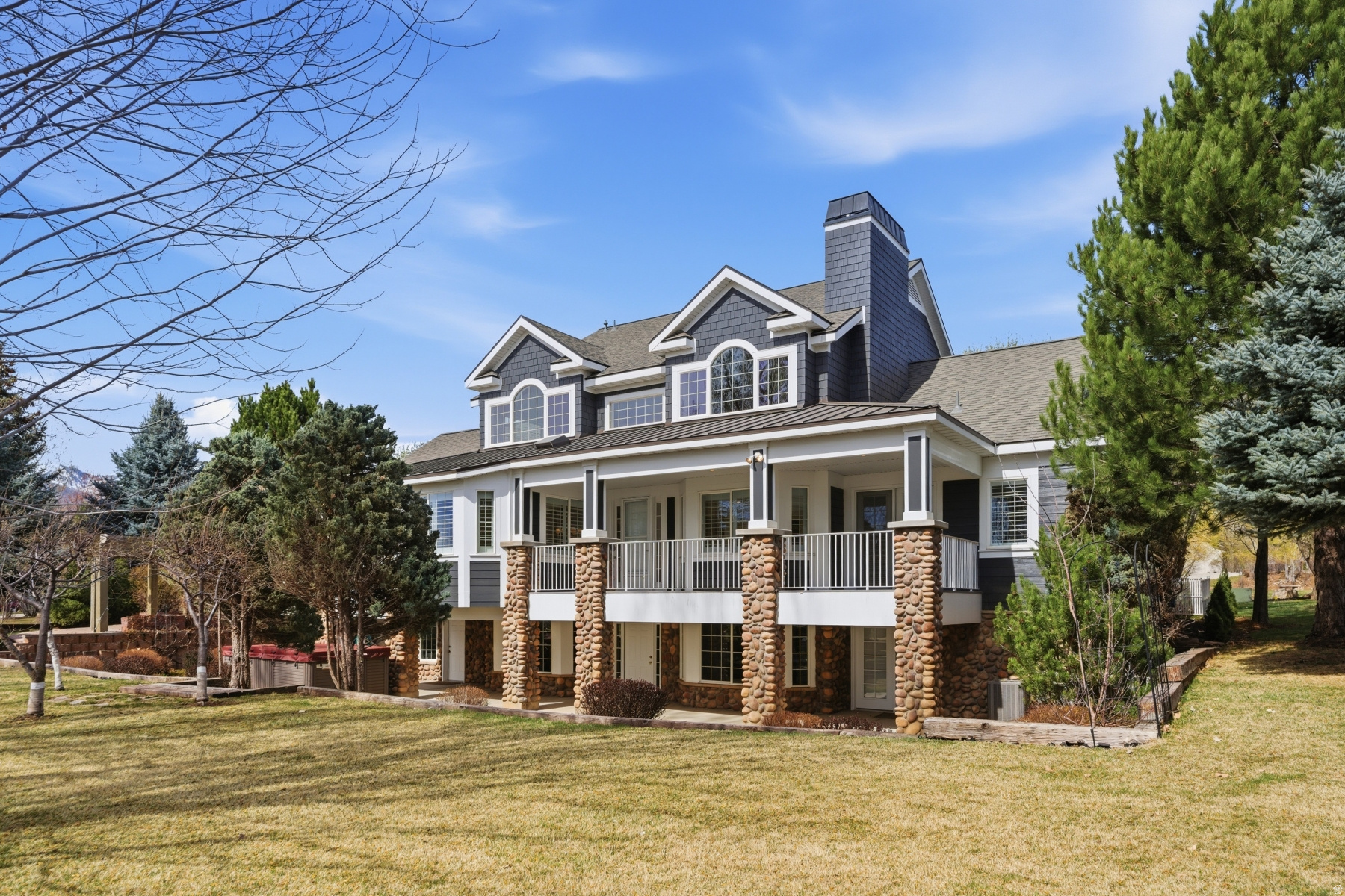 DUTCH FIELDS - Residential