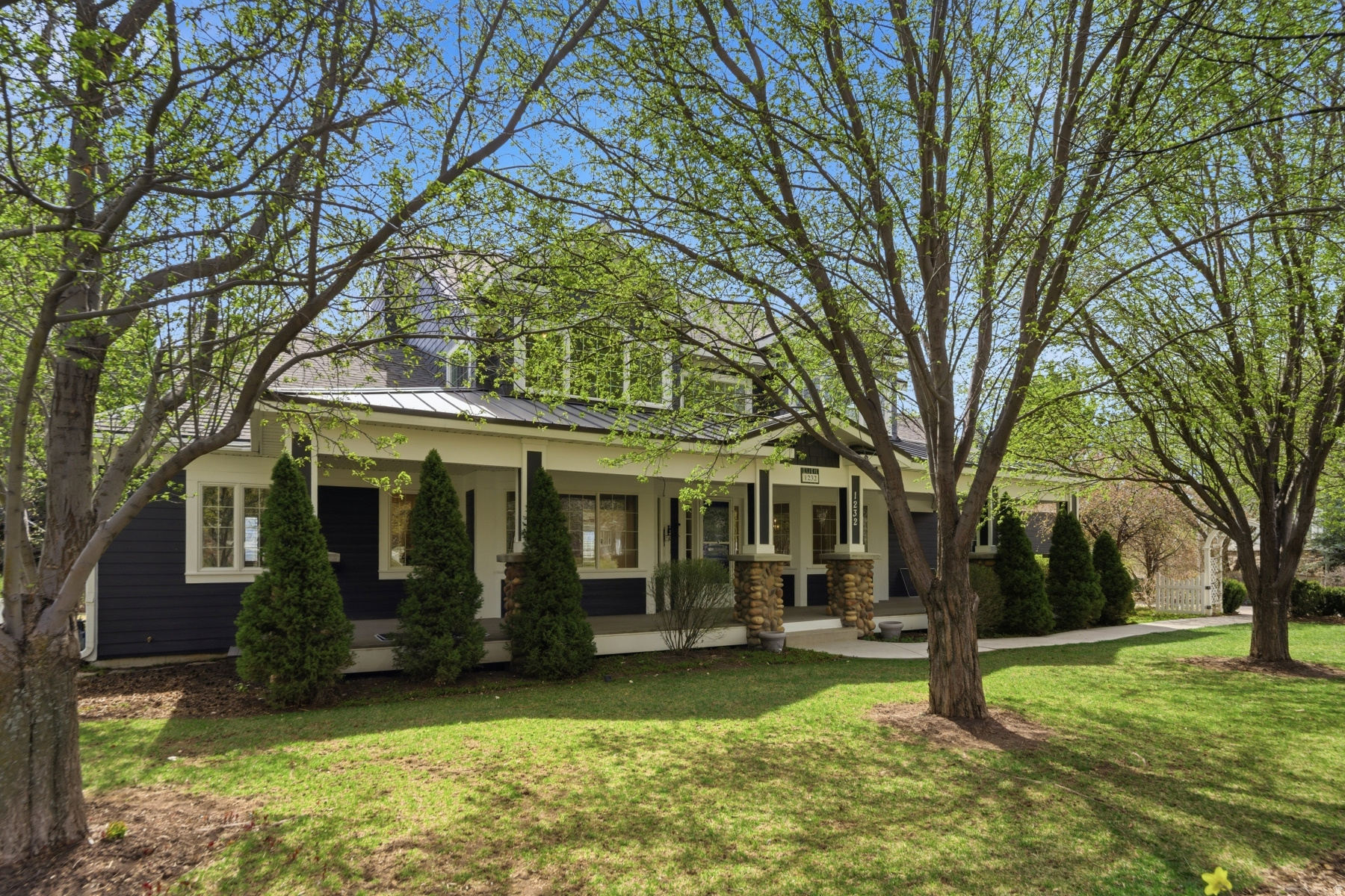 DUTCH FIELDS - Residential