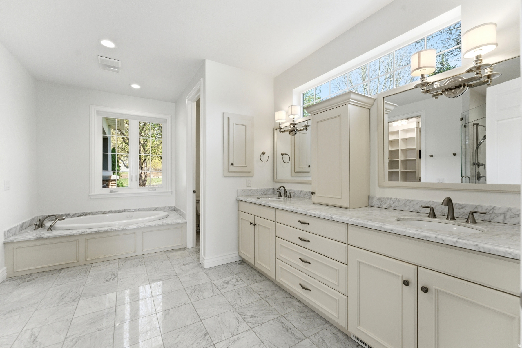 DUTCH FIELDS - Residential