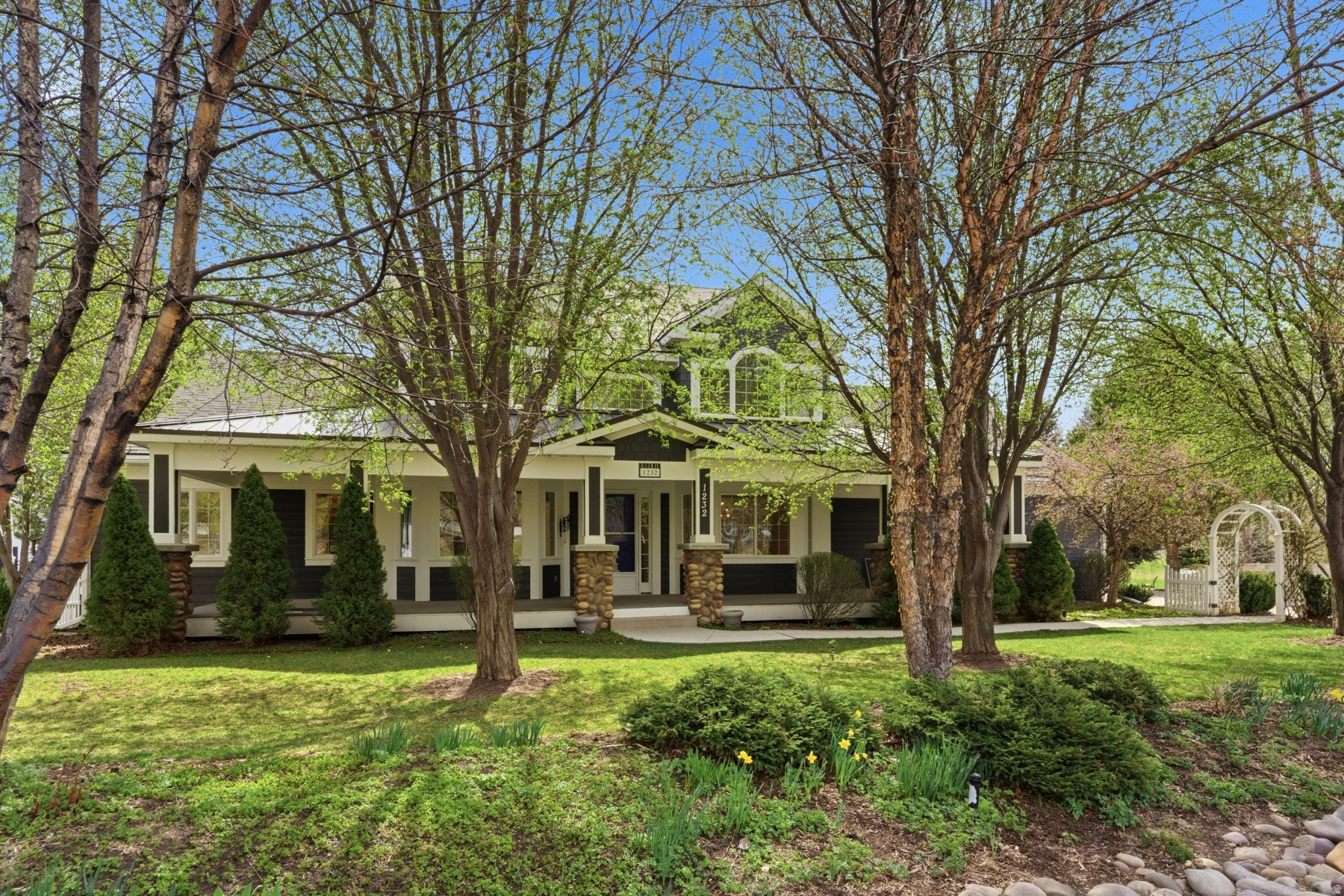 DUTCH FIELDS - Residential