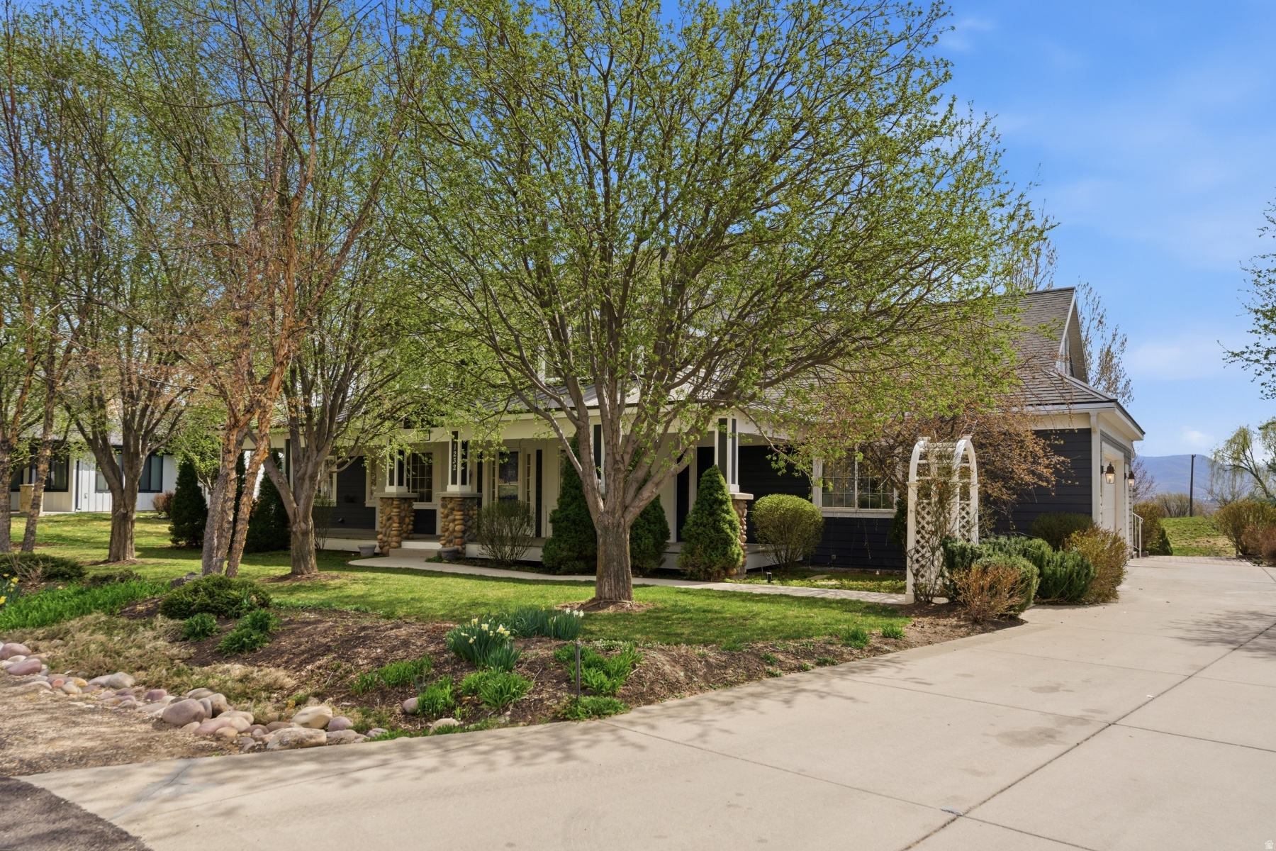 DUTCH FIELDS - Residential