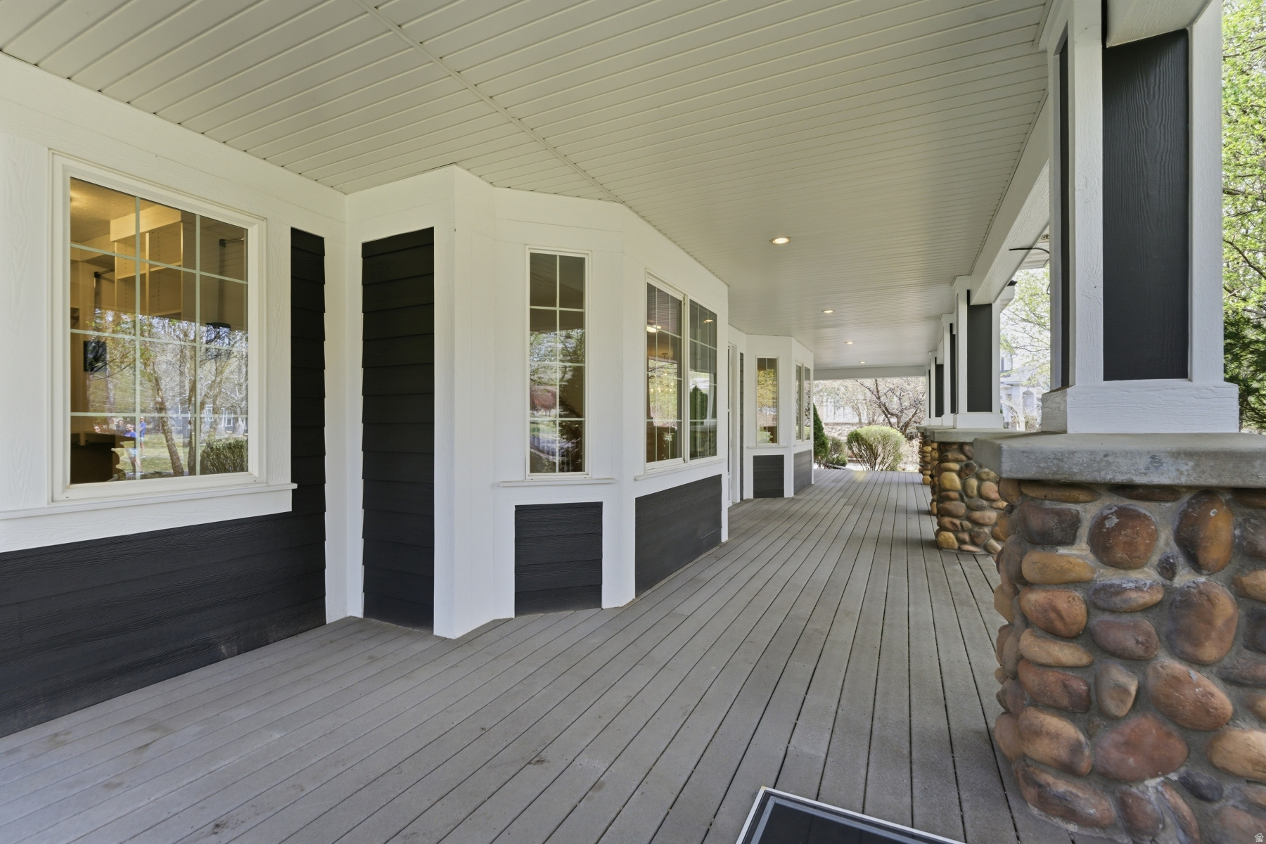 DUTCH FIELDS - Residential