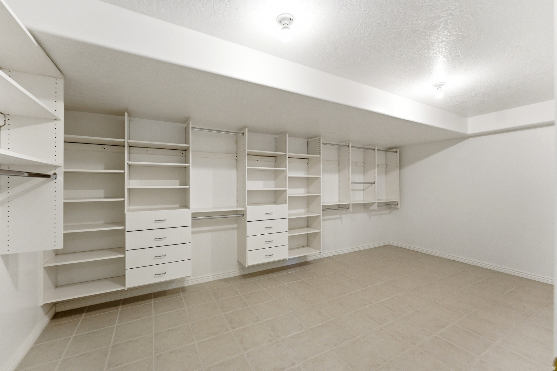 DUTCH FIELDS - Residential