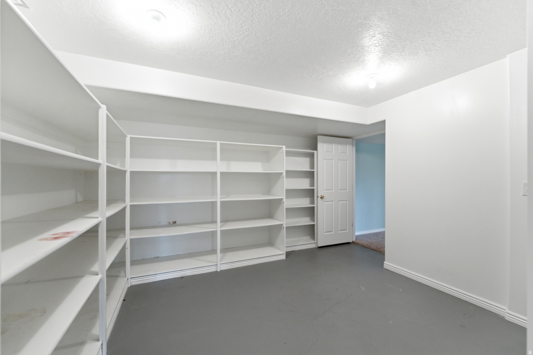 DUTCH FIELDS - Residential