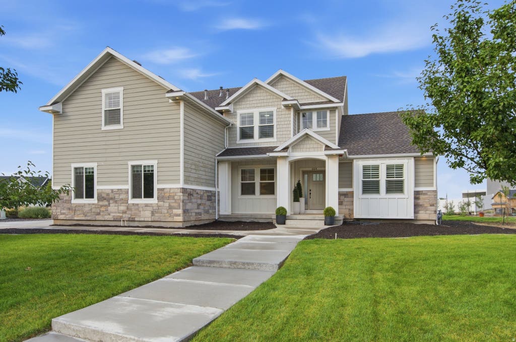 Photo of 604 W OLYMPIC LN, Elk Ridge, UT 84651 (MLS # 2175612)