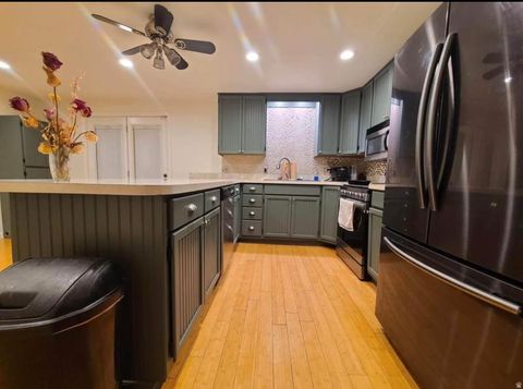 Tiny photo for 489 N BEVERLY AVE, Orem, UT 84057 (MLS # 2139026)