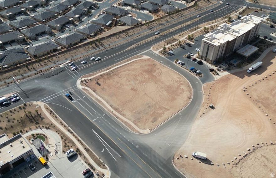 2.90 per sqft/annually Several fantastic opportunities at the Sunriver Commons at Exit 2. Smith's Marketplace, Del Taco, In&Out, Cafe Rio, Les Schwab and Auto Zone have all called their spot! Perfect spot for restaurant site, big or small with drive-thru options! Land Lease. Please call for site visit today. Listing information deemed reliable, buyer to verify.