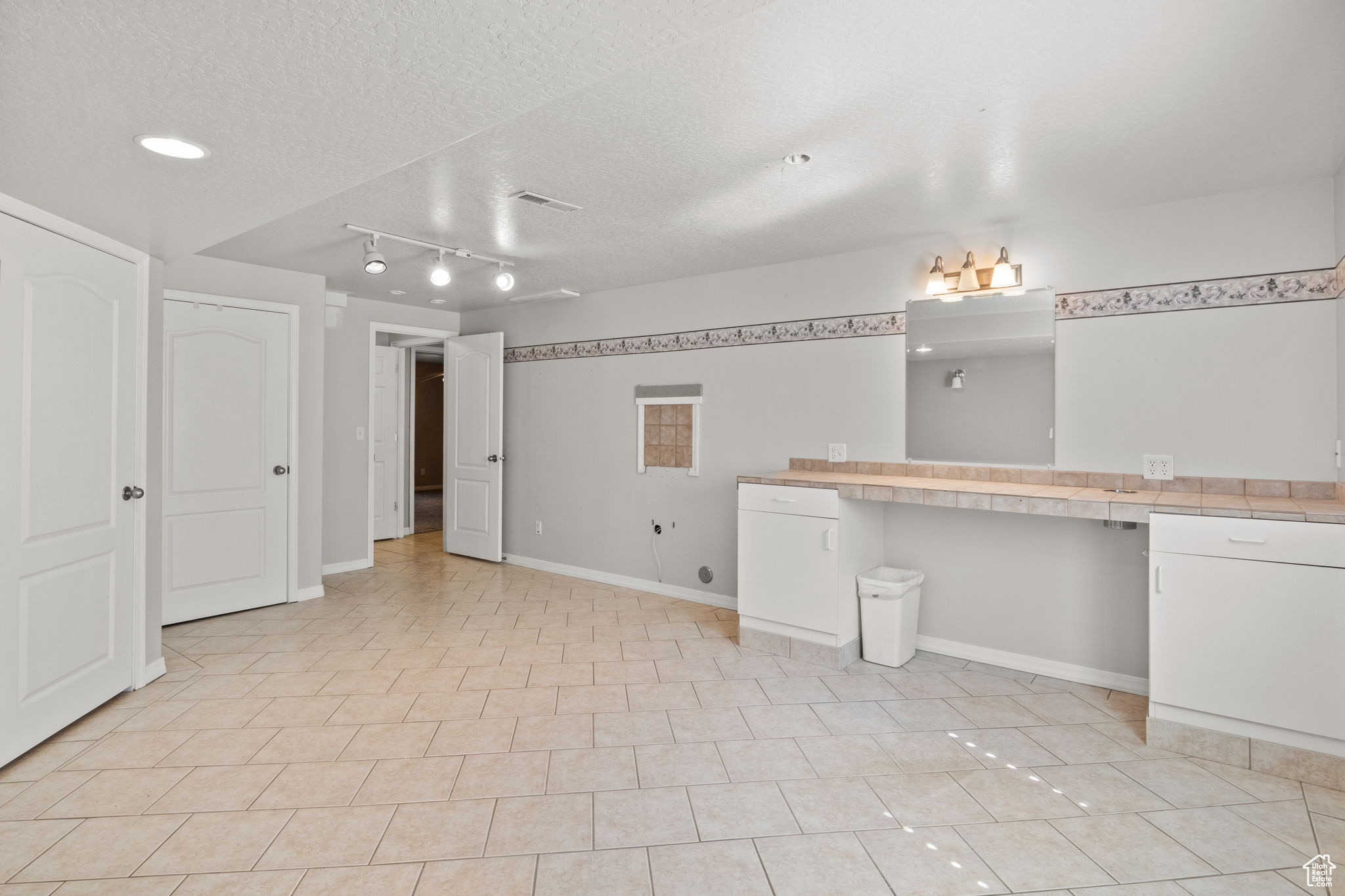 HAMILTON FARMS - Residential