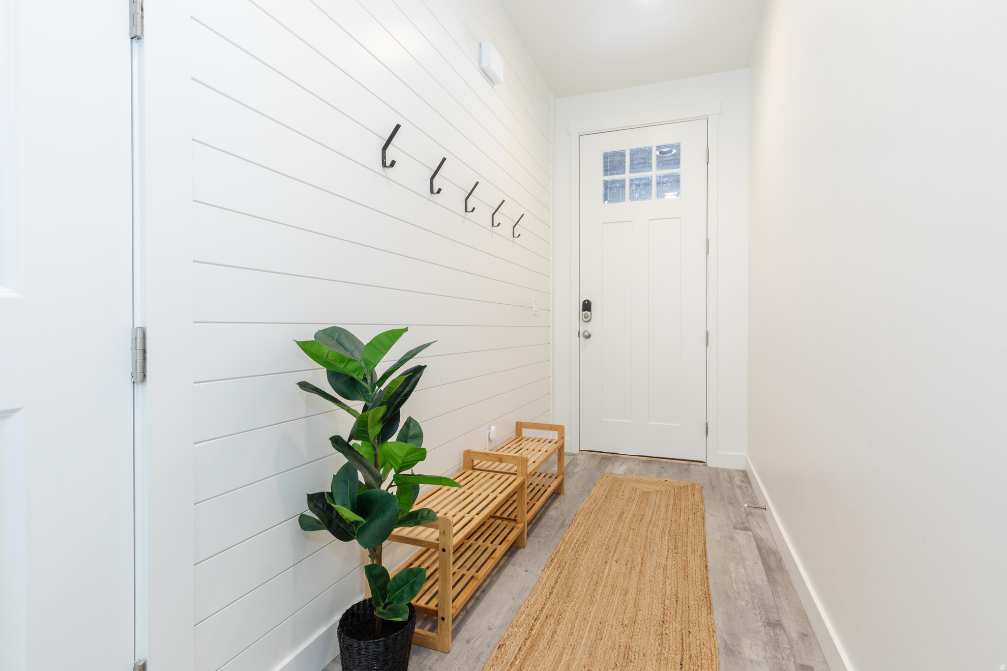 573 N RICHLAND VALLEY ST