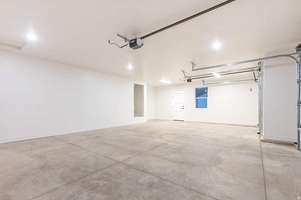 IRON WEST - Residential