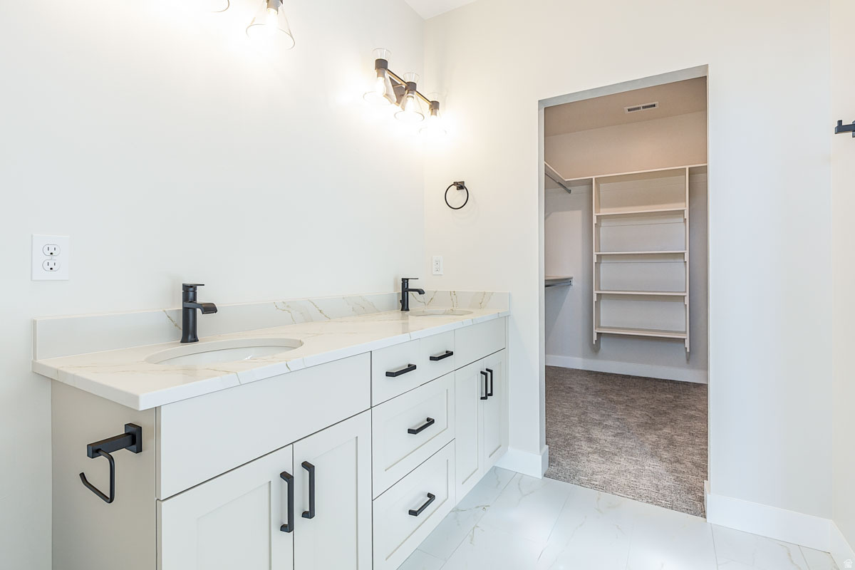 IRON WEST - Residential