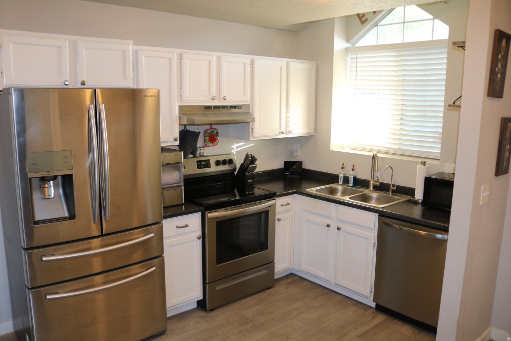 Photo of 4751 S OLD OXFORD RD, Salt Lake City, UT 84118 (MLS # 2184735)