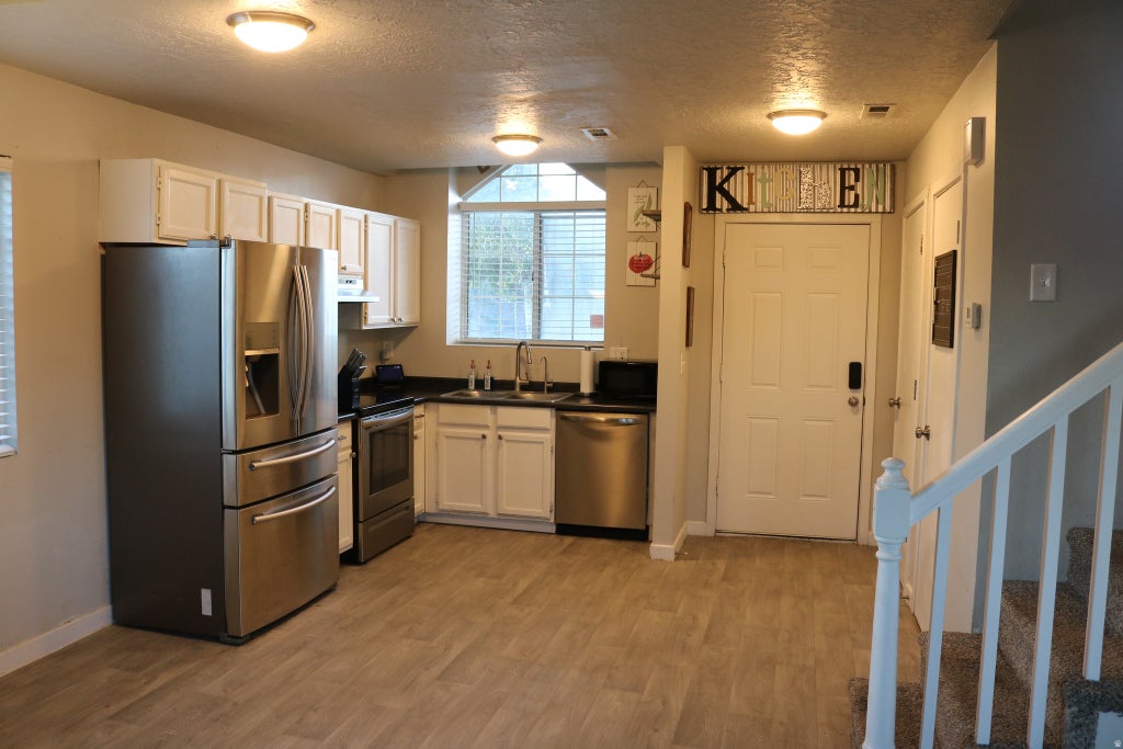 Photo of 4751 S OLD OXFORD RD, Salt Lake City, UT 84118 (MLS # 2184735)