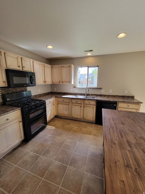 Tiny photo for 511 S SPANISH FIELDS DR, Spanish Fork, UT 84660 (MLS # 2151293)