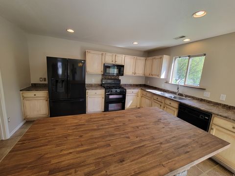 Tiny photo for 511 S SPANISH FIELDS DR, Spanish Fork, UT 84660 (MLS # 2151293)