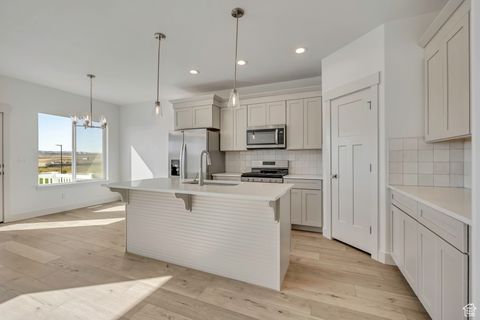 Tiny photo for 1027 W CORAL CHARM WAY, Saratoga Springs, UT 84045 (MLS # 2116476)