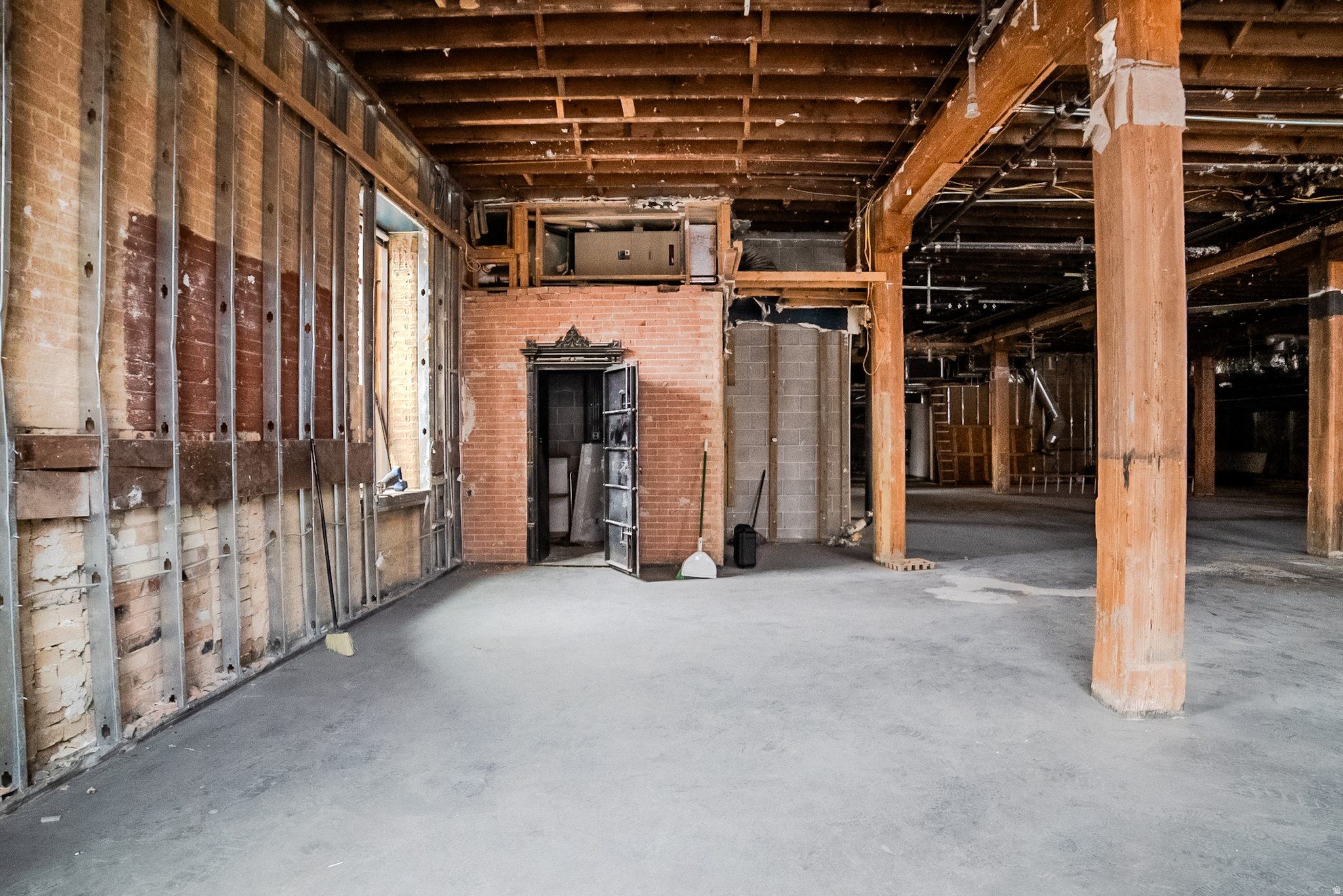 WAREHOUSE DISTRICT CONDOMINIUMS - Commercial Sale