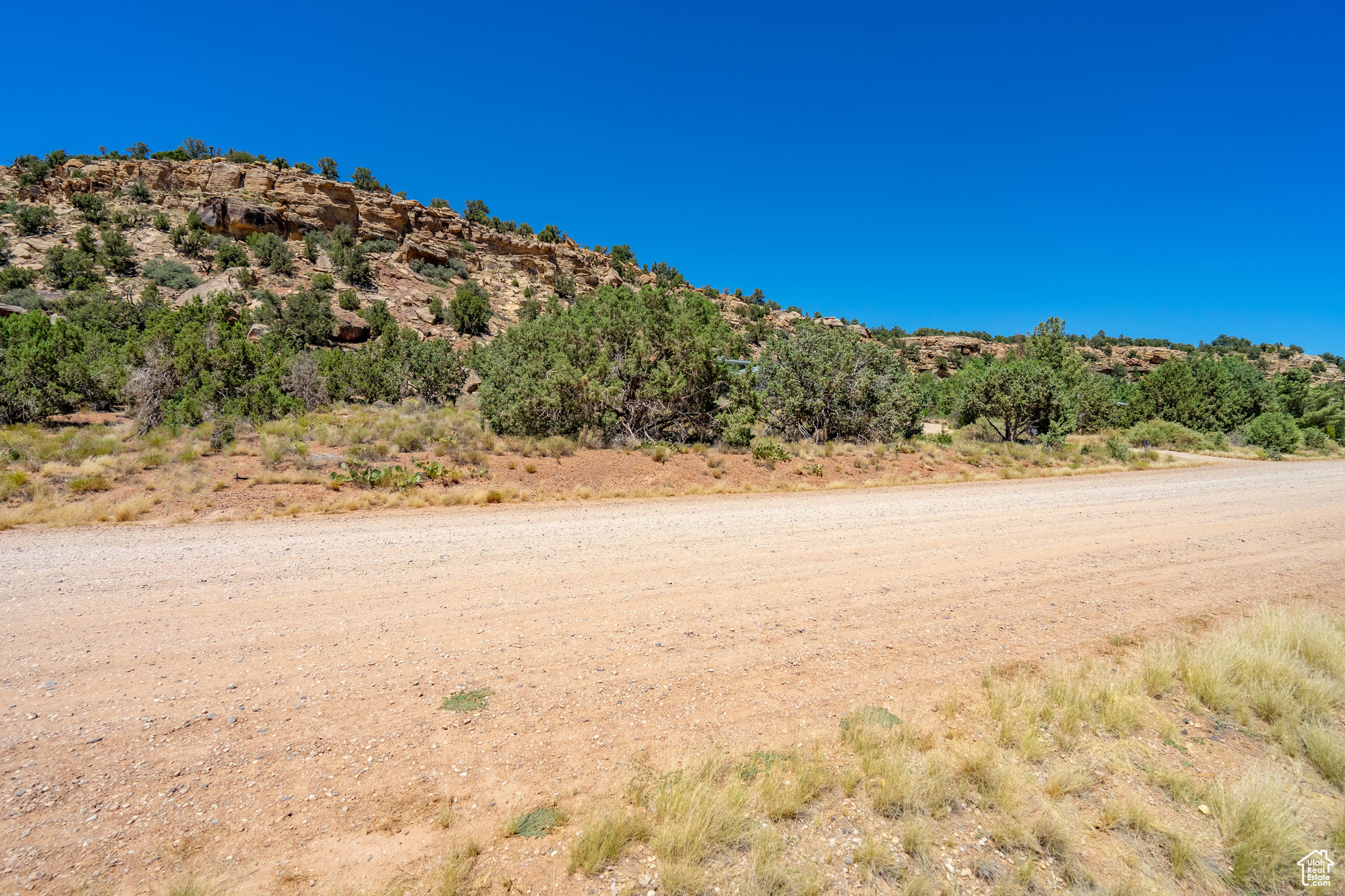 904 N Foothill Dr, Apple Valley, Utah image 13