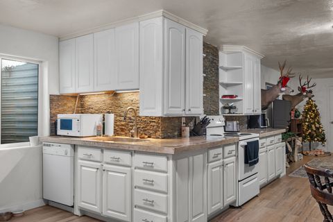 Tiny photo for 942 E 270 S, Santaquin, UT 84655 (MLS # 2127784)