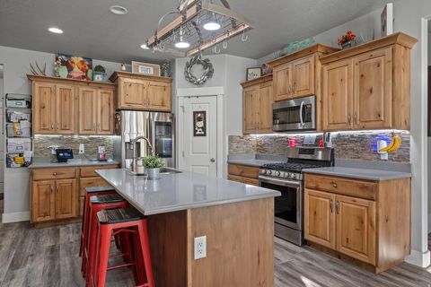 Tiny photo for 942 E 270 S, Santaquin, UT 84655 (MLS # 2127784)