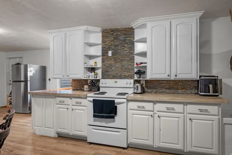 Tiny photo for 942 E 270 S, Santaquin, UT 84655 (MLS # 2127784)