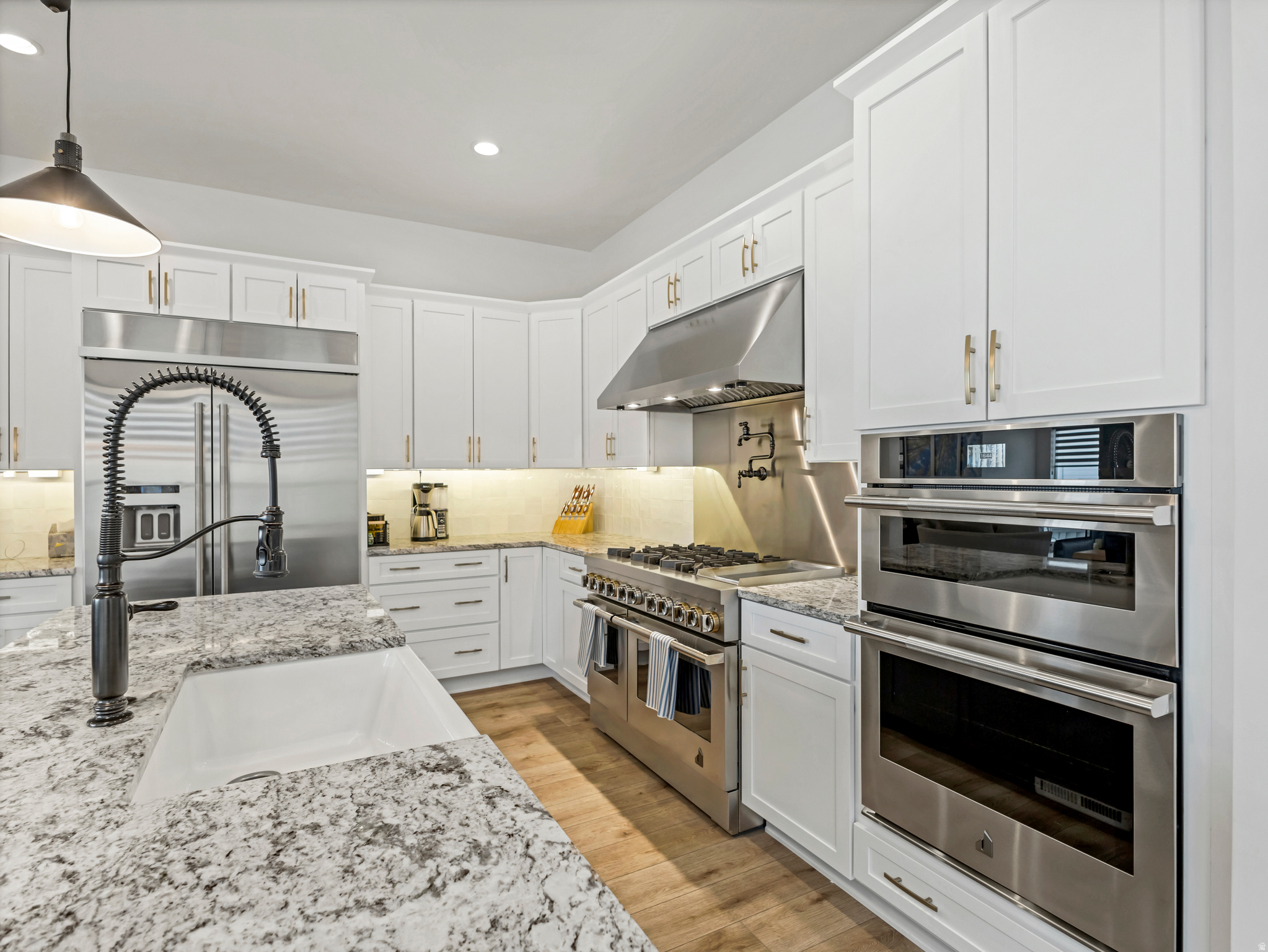 CANYON POINT - Residential