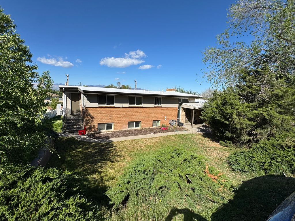 Photo of 1766 E SOUTHWOODSIDE DR, Holladay, UT 84124 (MLS # 2153215)