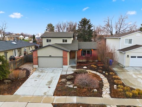 Tiny photo for 1692 E ENSIGN CT, Cottonwood Heights, UT 84121 (MLS # 2129303)