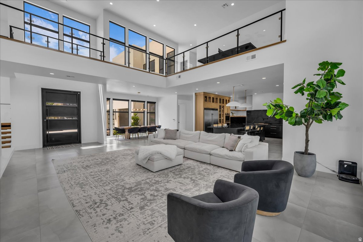 SOUTHERN ESTATES - Residential