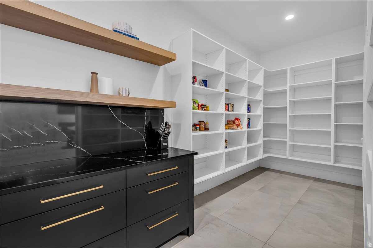SOUTHERN ESTATES - Residential