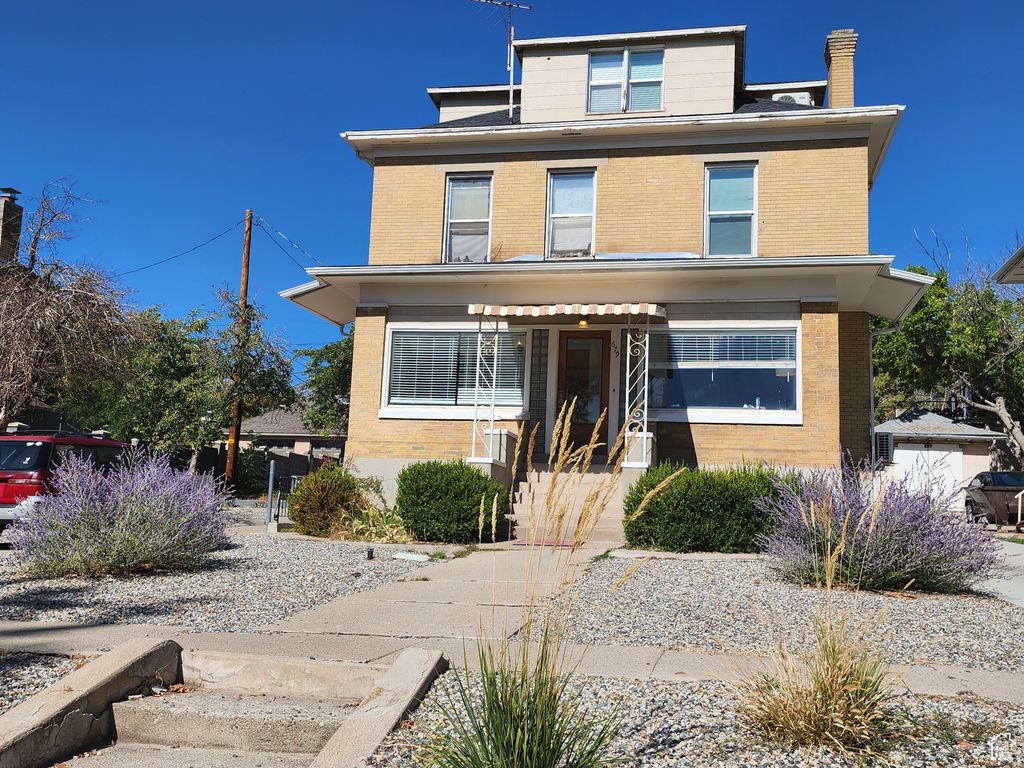 Photo of 679 E 2ND AVE N, Salt Lake City, UT 84103 (MLS # 2143287)