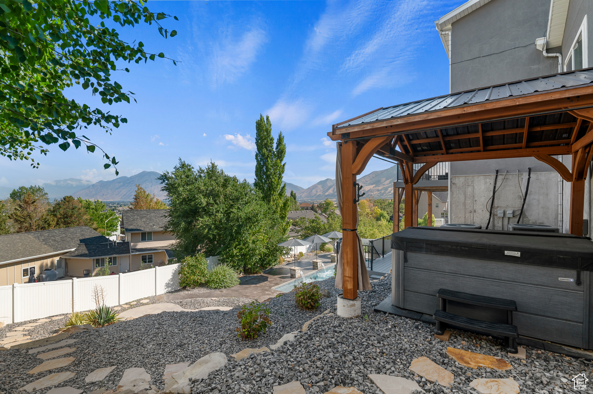 OAKRIDGE COVE - Residential