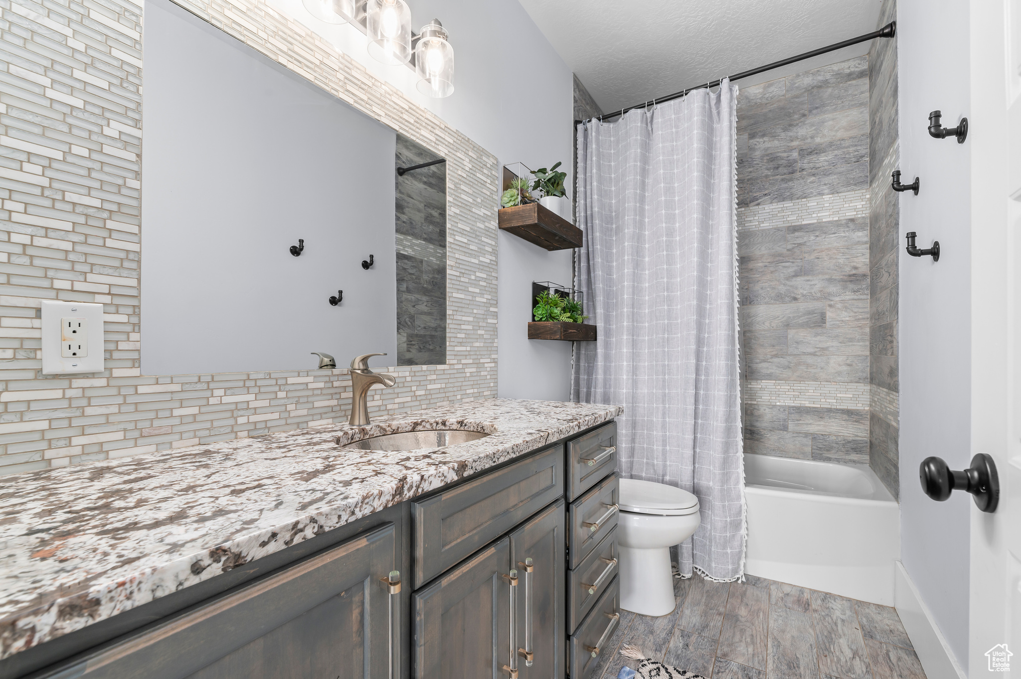 OAKRIDGE COVE - Residential