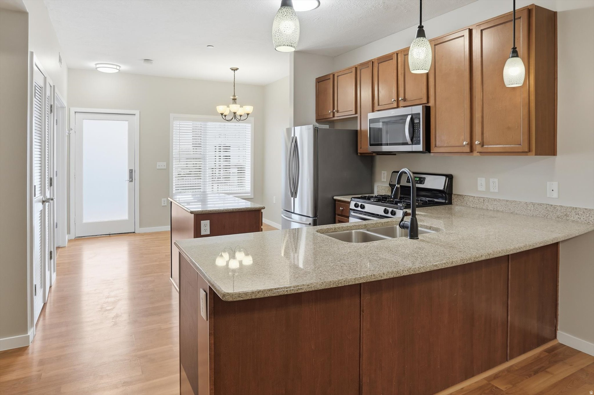 CENTRAL POINTE - Residential