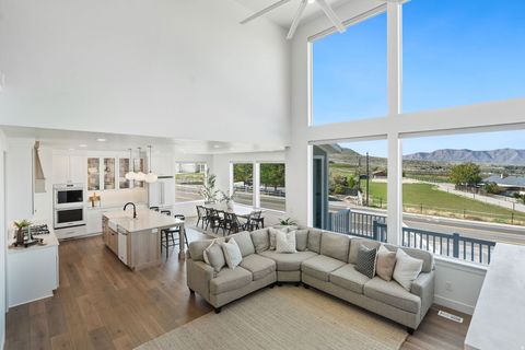 Tiny photo for 686 W EAGLECREST CIR, Elk Ridge, UT 84651 (MLS # 2150536)