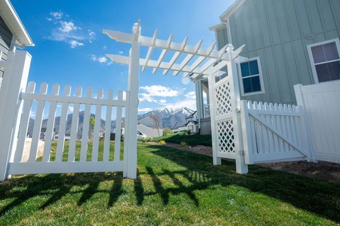 Tiny photo for 686 W EAGLECREST CIR, Elk Ridge, UT 84651 (MLS # 2150536)