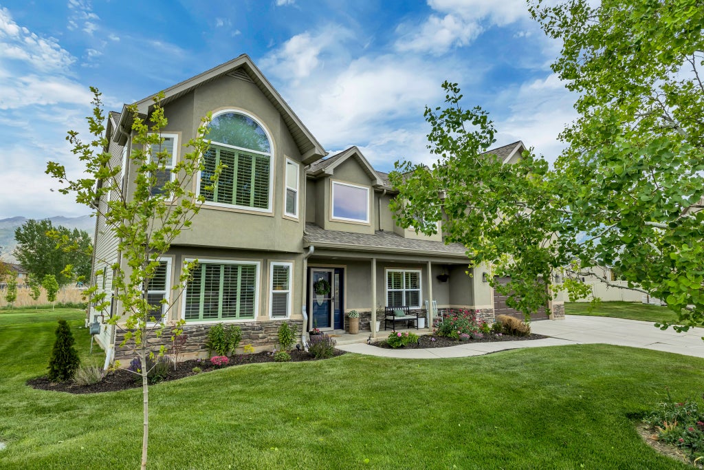 Photo of 184 N FARM CV, Farmington, UT 84025 (MLS # 2163337)