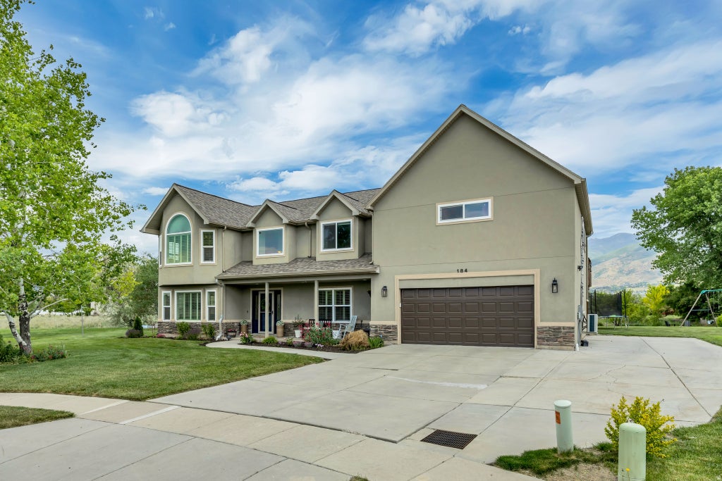 Photo of 184 N FARM CV, Farmington, UT 84025 (MLS # 2163337)