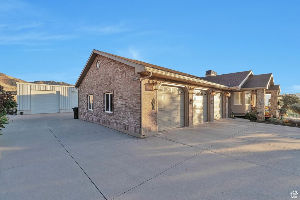 Photo of 1040 E CANYON RD, Hyde Park, UT 84318 (MLS # 2110498)