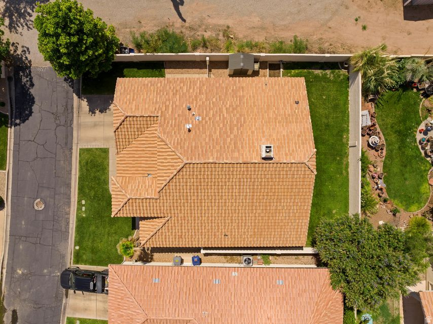 RIVERWOOD TOWNHOMES - Residential